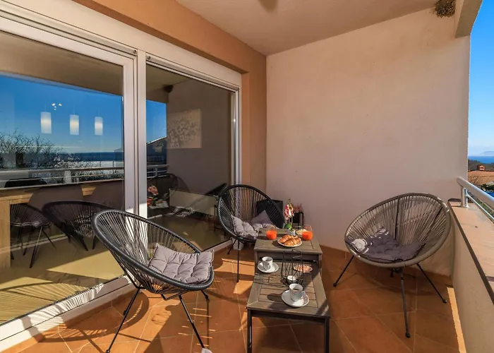 Ines With Sea View Apartman