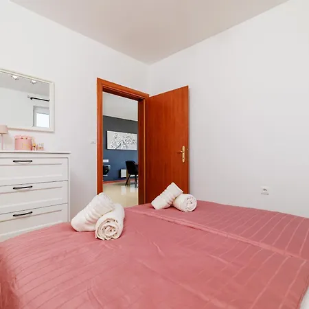 Ines With Sea View Apartment *