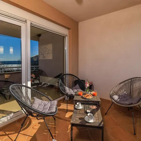 Ines With Sea View Apartment